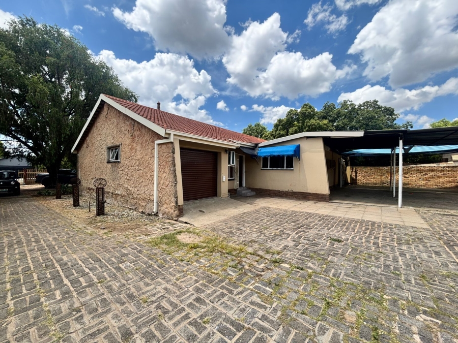 3 Bedroom Property for Sale in La Hoff North West